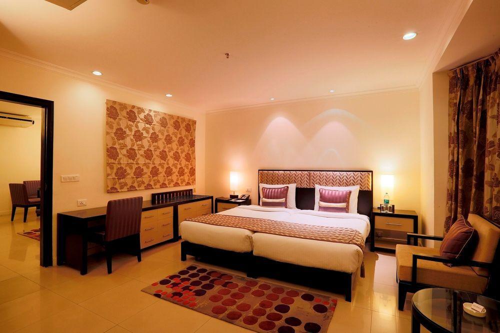 The Lallgarh Palace A Heritage Hotel Bikaner Luaran gambar