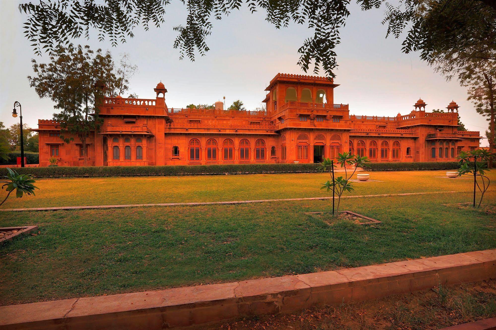 The Lallgarh Palace A Heritage Hotel Bikaner Luaran gambar